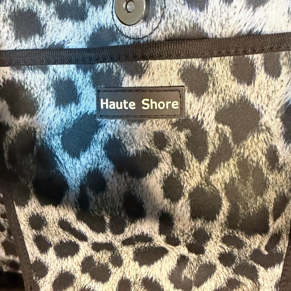 HAUTE SHORE Black Women's Tote Bag - Picture 4 of 7